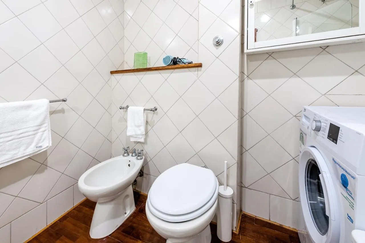 Irex Popolo Square Private Apartment Italy