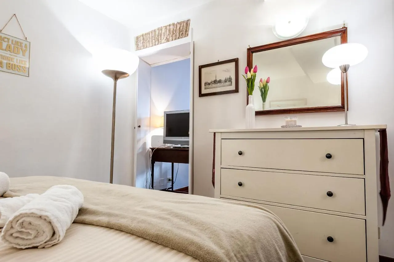 Irex Popolo Square Private Apartment Italy